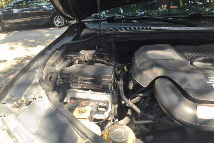 Used Jeep Grand Cherokee 2012 3.6L Luxury Navigation Edition Engine Bay Right