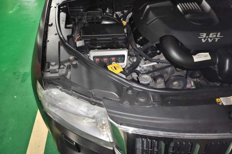 Used Jeep Grand Cherokee 2012 3.6L Comfort Navigation Edition Engine Bay Right