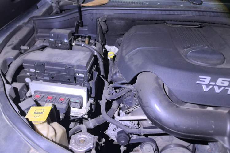 Used Jeep Grand Cherokee 2012 3.6L Comfort Navigation Edition Engine Bay Right
