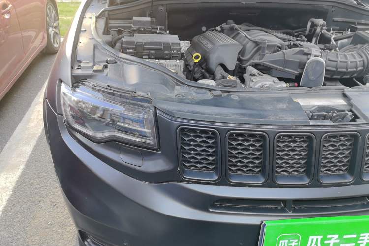 Used Jeep Grand Cherokee  Engine Bay Right