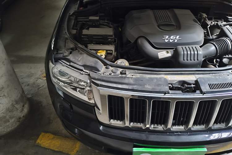 Used Jeep Grand Cherokee 2012 3.6L Comfort Navigation Edition Engine Bay Right