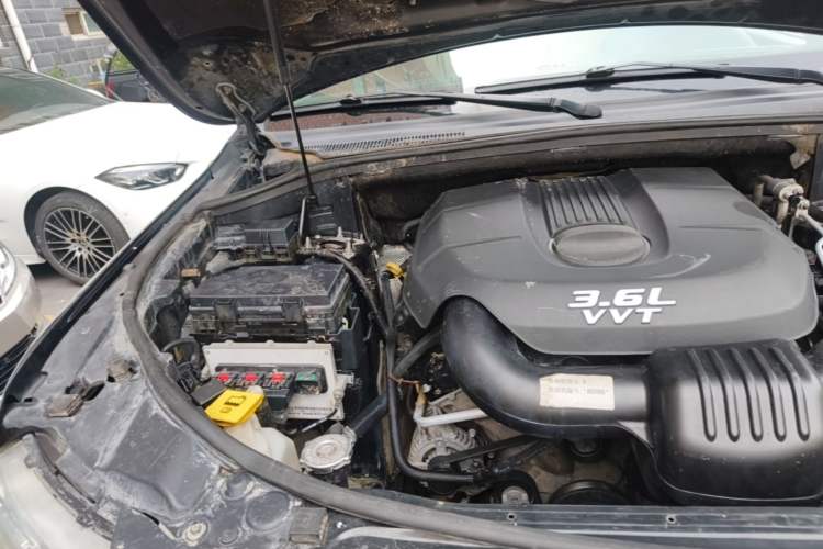Used Jeep Grand Cherokee 2012 3.6L Comfort Navigation Edition Engine Bay Right