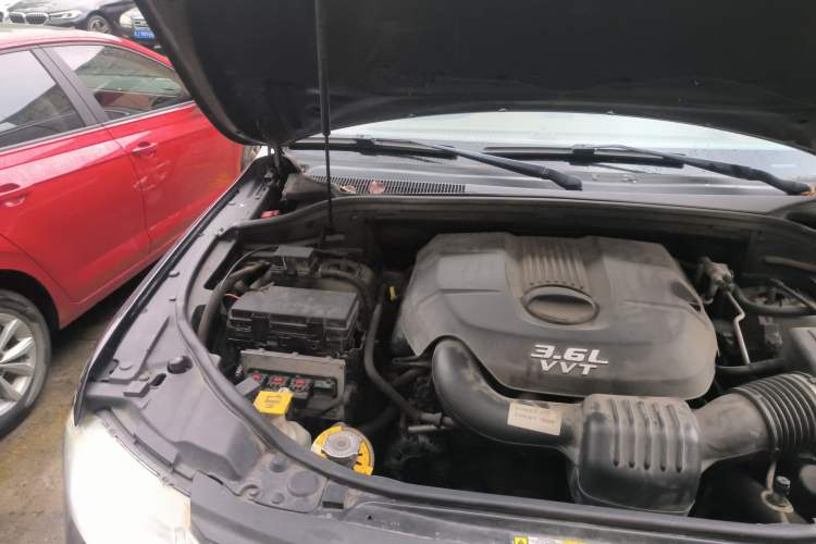 Used Jeep Grand Cherokee 2012 3.6L Flagship Prestige Edition Engine Bay Right