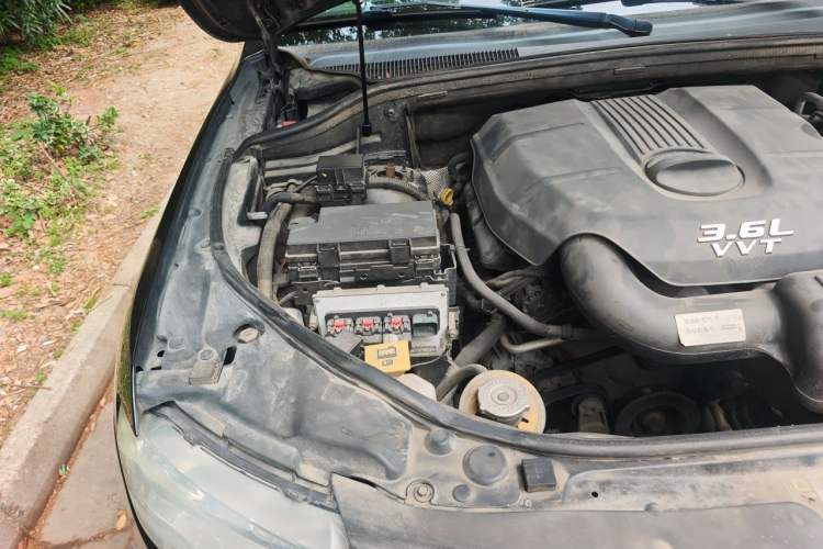 Used Jeep Grand Cherokee 2012 3.6L Luxury Navigation Edition Engine Bay Right