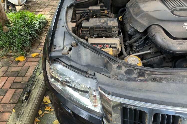 Used Jeep Grand Cherokee 2012 3.6L Luxury Navigation Edition Engine Bay Right