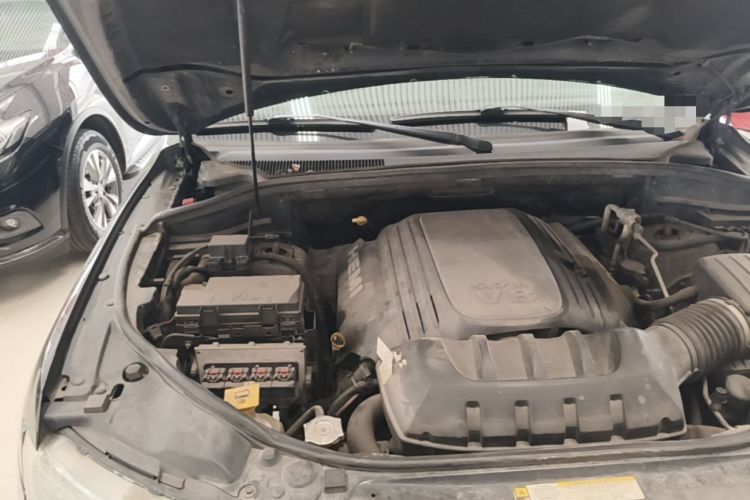 Used Jeep Grand Cherokee 2012 5.7L Flagship Navigation Edition Engine Bay Right