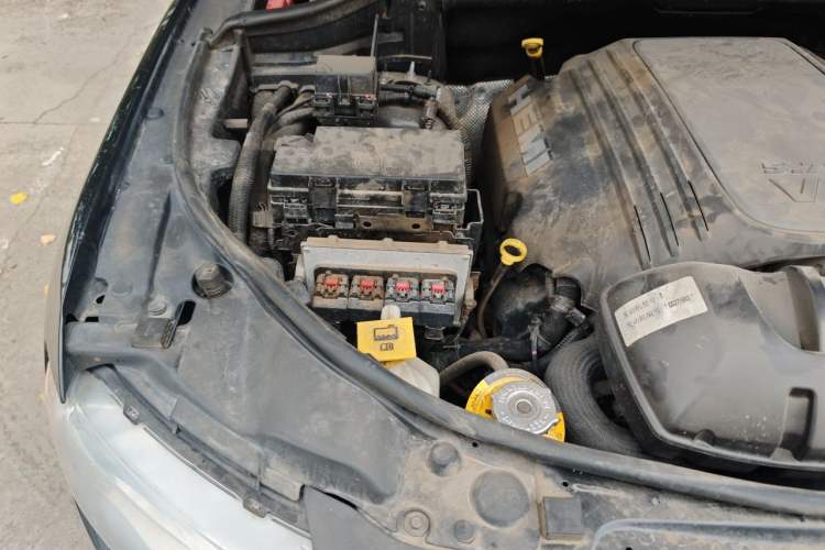 Used Jeep Grand Cherokee 2012 5.7L Flagship Navigation Edition Engine Bay Right