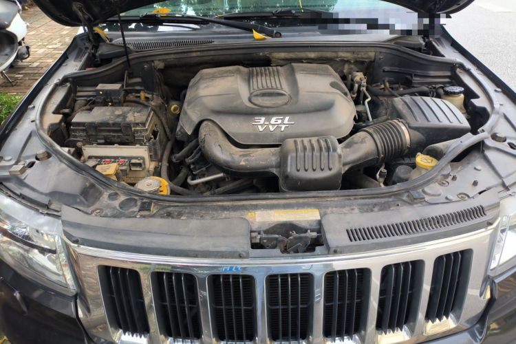 Used Jeep Grand Cherokee 2012 3.6L Luxury Navigation Edition Engine Bay