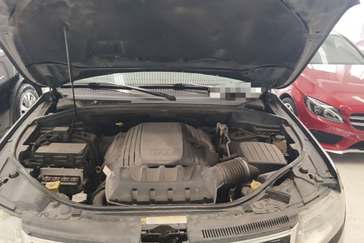 Used Jeep Grand Cherokee 2012 5.7L Flagship Navigation Edition Engine Bay