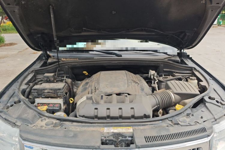Used Jeep Grand Cherokee 2012 5.7L Flagship Navigation Edition Engine Bay