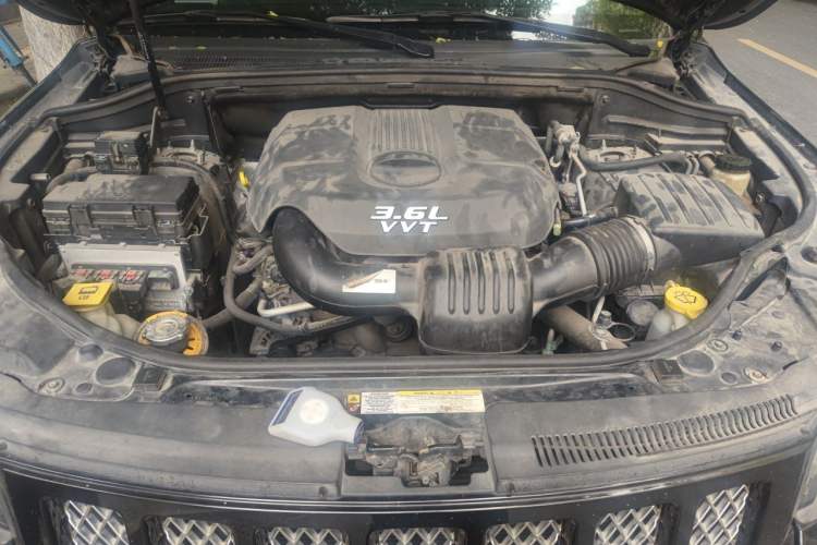 Used Jeep Grand Cherokee 2012 3.6L Comfort Navigation Edition Engine Bay