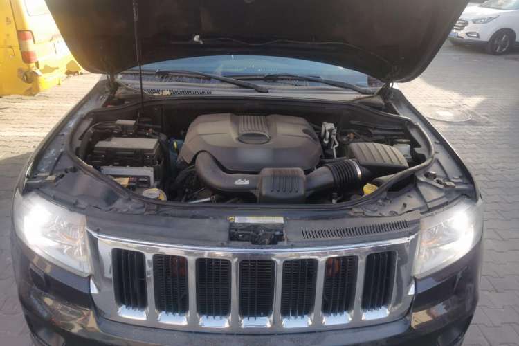 Used Jeep Grand Cherokee 2012 3.6L Luxury Navigation Edition Engine Bay