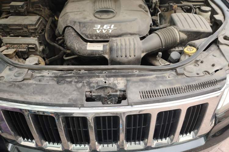 Used Jeep Grand Cherokee 2012 3.6L Anniversary Navigation Edition Engine Bay