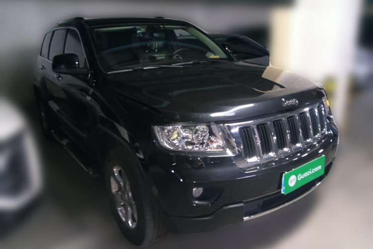 Used Jeep Grand Cherokee 2012 3.6L Luxury Navigation Edition Front Right 45 Deg