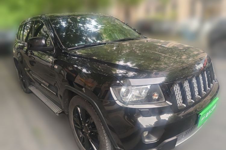 Used Jeep Grand Cherokee 2012 3.6L Comfort Navigation Edition Front Right 45 Deg