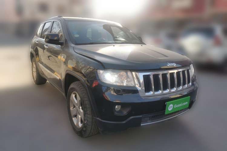 Used Jeep Grand Cherokee 2012 3.6L Luxury Navigation Edition Front Right 45 Deg