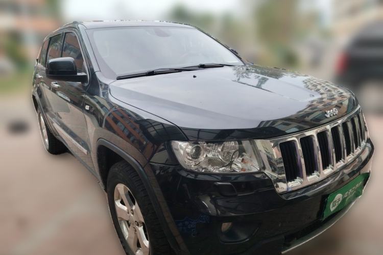 Used Jeep Grand Cherokee 2012 3.6L Anniversary Navigation Edition Front Right 45 Deg