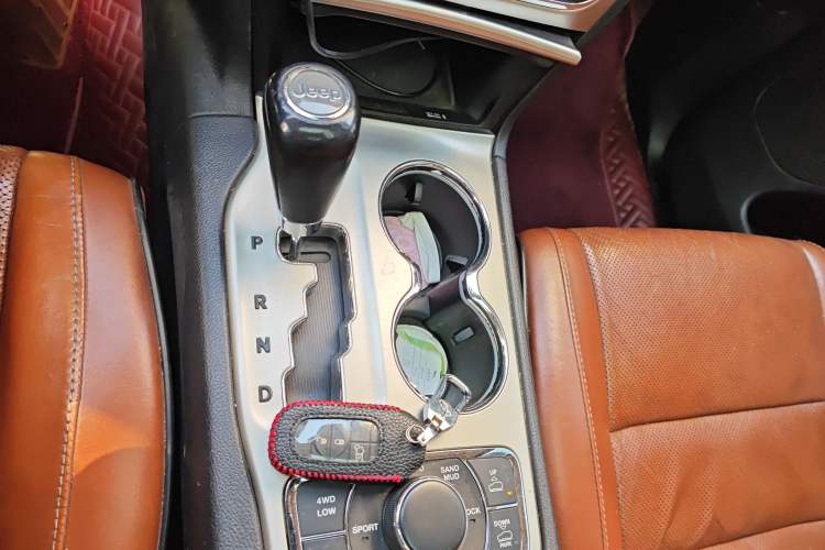 Used Jeep Grand Cherokee 2012 3.6L Flagship Navigation Edition Gear Lever