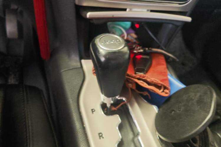 Used Jeep Grand Cherokee 2012 3.6L Luxury Navigation Edition Gear Lever