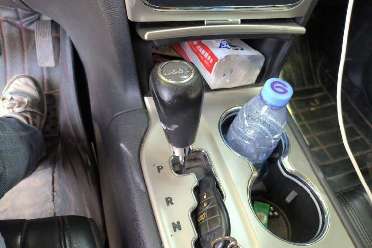 Used Jeep Grand Cherokee 2012 3.6L Luxury Navigation Edition Gear Lever