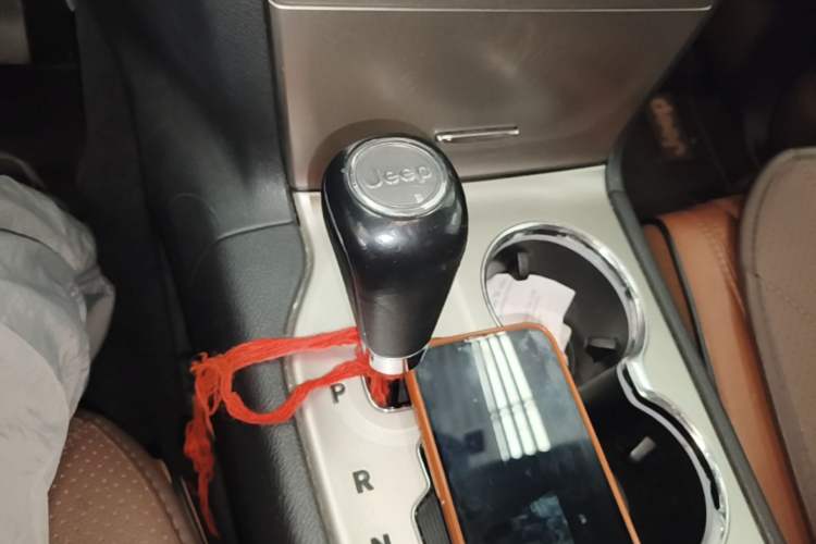 Used Jeep Grand Cherokee 2012 5.7L Flagship Navigation Edition Gear Lever