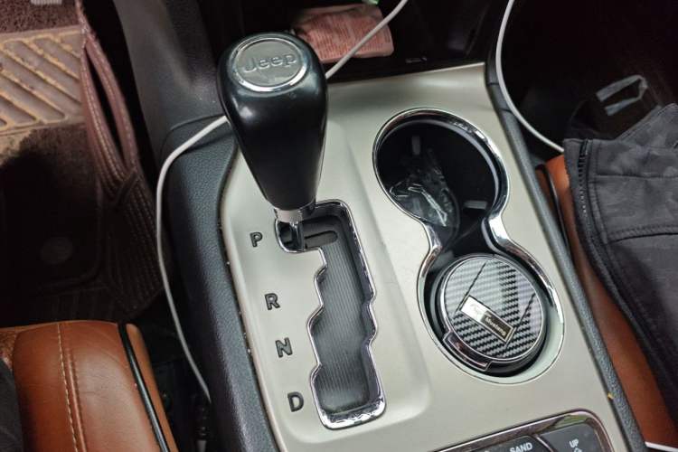 Used Jeep Grand Cherokee 2012 5.7L Flagship Navigation Edition Gear Lever