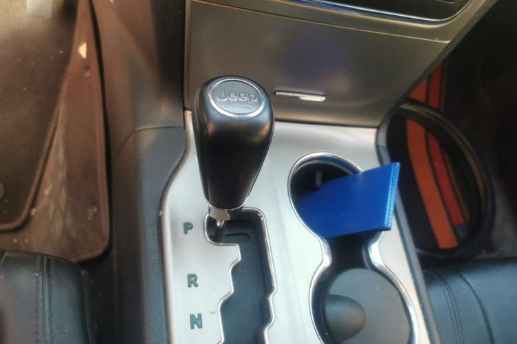 Used Jeep Grand Cherokee 2012 3.6L Luxury Navigation Edition Gear Lever
