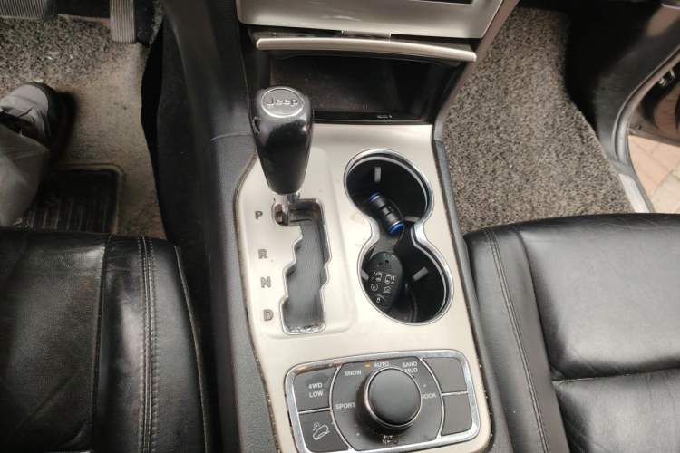 Used Jeep Grand Cherokee 2012 3.6L Anniversary Navigation Edition Gear Lever