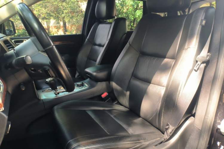 Used Jeep Grand Cherokee 2012 3.6L Luxury Navigation Edition Left Front Seat