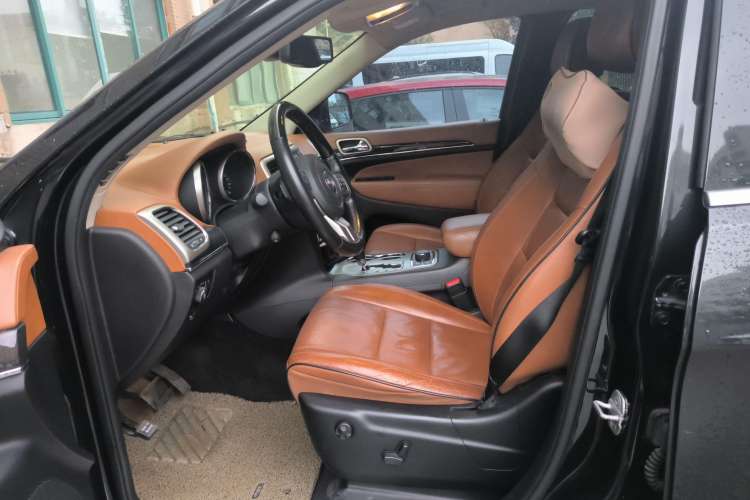 Used Jeep Grand Cherokee 2012 3.6L Flagship Prestige Edition Left Front Seat