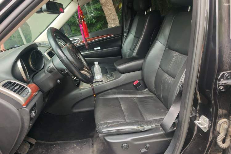 Used Jeep Grand Cherokee 2012 3.6L Luxury Navigation Edition Left Front Seat