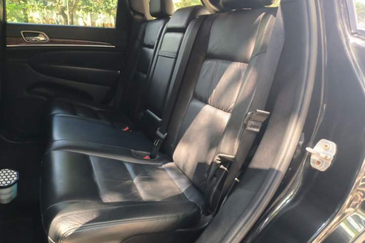 Used Jeep Grand Cherokee 2012 3.6L Luxury Navigation Edition Left Rear Seat