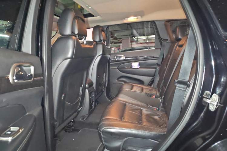 Used Jeep Grand Cherokee 2012 3.6L Comfort Navigation Edition Left Rear Seat
