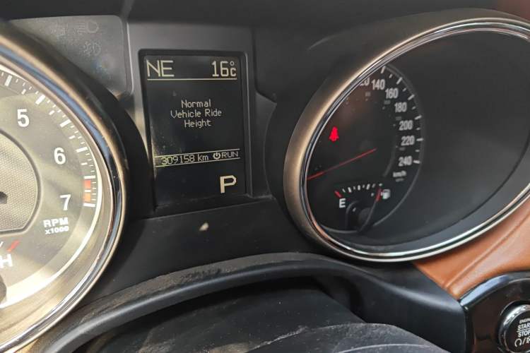 Used Jeep Grand Cherokee 2012 3.6L Flagship Navigation Edition Odometer Close Up