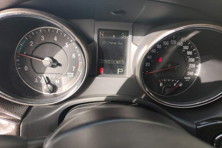 Used Jeep Grand Cherokee 2012 3.6L Comfort Navigation Edition Odometer Close Up