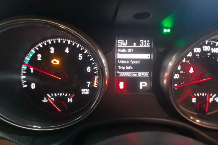 Used Jeep Grand Cherokee 2012 3.6L Comfort Navigation Edition Odometer Close Up