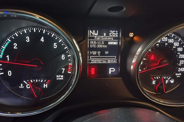 Used Jeep Grand Cherokee 2012 3.6L Comfort Navigation Edition Odometer Close Up