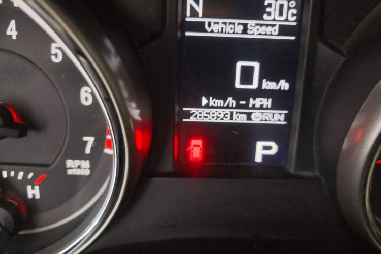 Used Jeep Grand Cherokee 2012 3.6L Luxury Navigation Edition Odometer Close Up