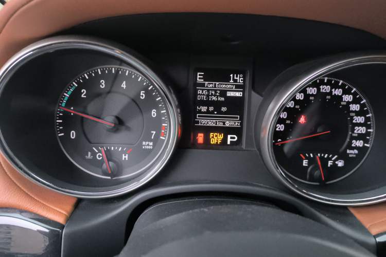 Used Jeep Grand Cherokee 2012 3.6L Flagship Prestige Edition Odometer Close Up