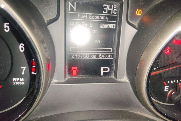 Used Jeep Grand Cherokee 2012 3.6L Comfort Navigation Edition Odometer Close Up