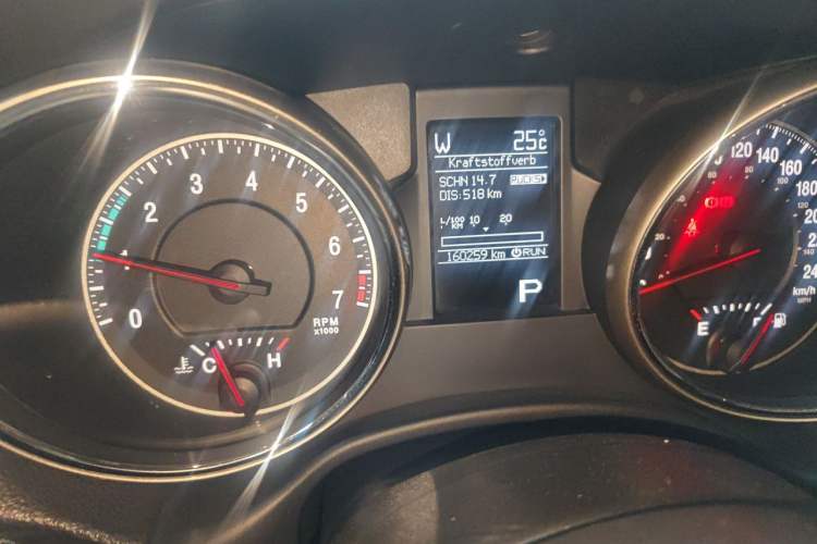 Used Jeep Grand Cherokee 2012 3.6L Comfort Navigation Edition Odometer Close Up