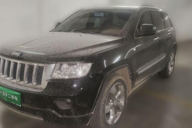 Ojetý Jeep Grand Cherokee 2012 5.7L Flagship Navigation Edition