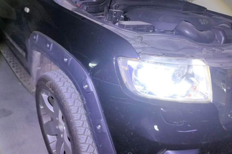 Used Jeep Grand Cherokee 2012 3.6L Comfort Navigation Edition Right Front Headlight