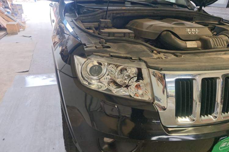 Used Jeep Grand Cherokee 2012 3.6L Luxury Navigation Edition Right Front Headlight
