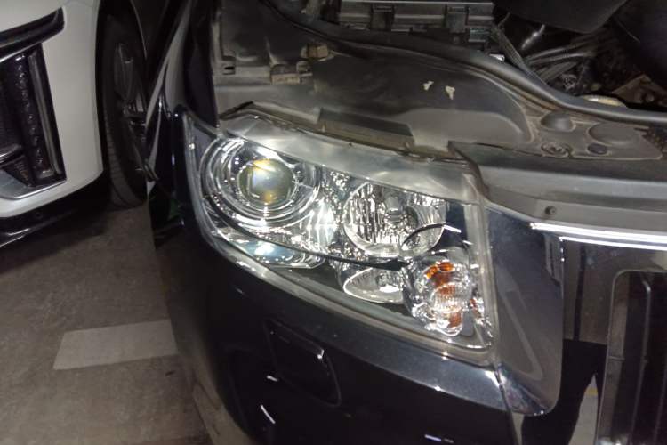 Used Jeep Grand Cherokee 2012 3.6L Luxury Navigation Edition Right Front Headlight