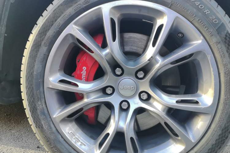 Used Jeep Grand Cherokee  Right Front Wheel Hub