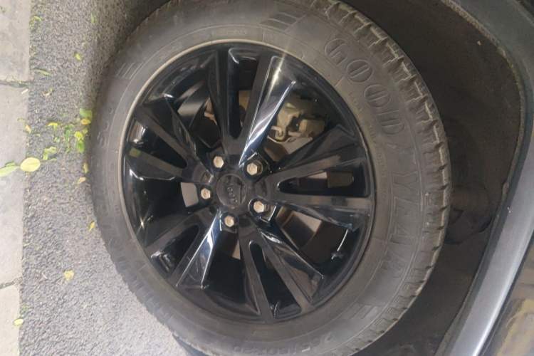 Used Jeep Grand Cherokee 2012 3.6L Comfort Navigation Edition Right Front Wheel Hub