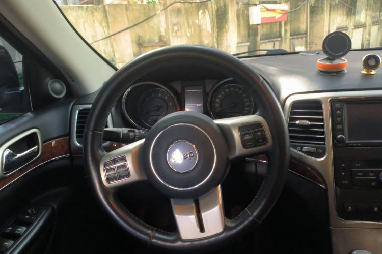 Used Jeep Grand Cherokee 2012 3.6L Luxury Navigation Edition Steering Wheel