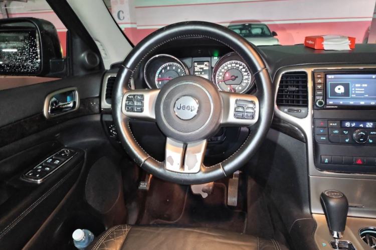 Used Jeep Grand Cherokee 2012 3.6L Comfort Navigation Edition Steering Wheel
