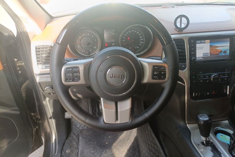 Used Jeep Grand Cherokee 2012 3.6L Flagship Prestige Edition Steering Wheel